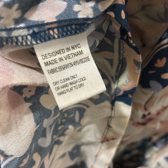 Yumi Kim Navy and Peach Floral jumpsuit - size large - puff sleeve - open back - Picture 4 of 10